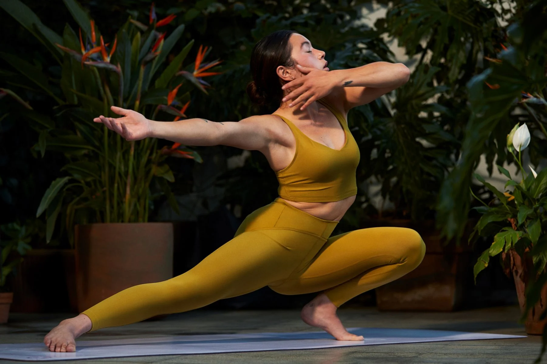 Best Hot Yoga Clothing Brands 2025 ( Men and Women ...