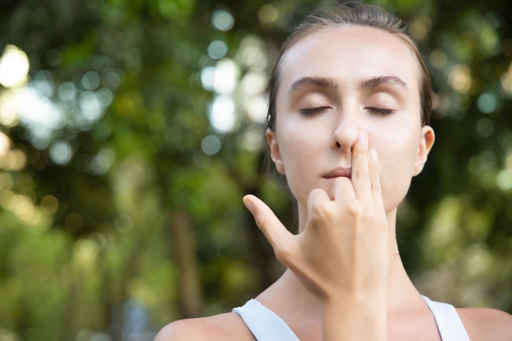 Woman,Practicing,Yoga,Breathing,Technique,,Surya,Bheda,Pranayama,,The,Sun