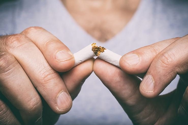 quit_smoking_hands_break_cigarette
