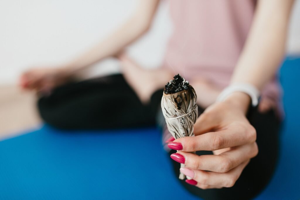 white-sage-cleansing-smudge-women-yoga-spiritual-energy-scaled